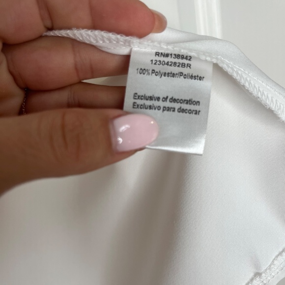 OntWealth White Sleeveless Button-Down Blouse with Sequin Floral Embellishments - Picture 5 of 7